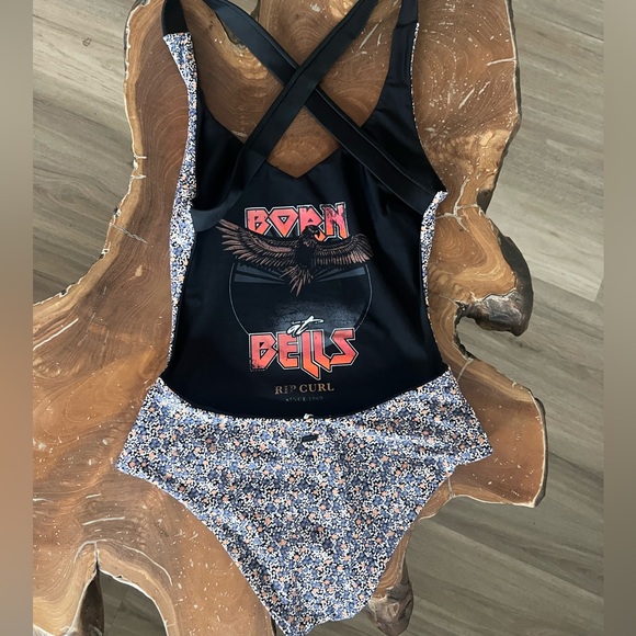 ✨SALE✨ NWOT Ripcurl Born at Bells reversible one piece - Picture 4 of 6